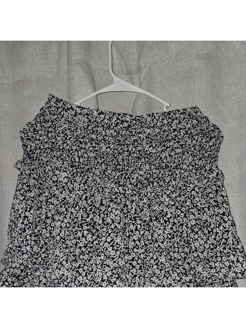 Sienna Sky Women's Black and White Crop-top